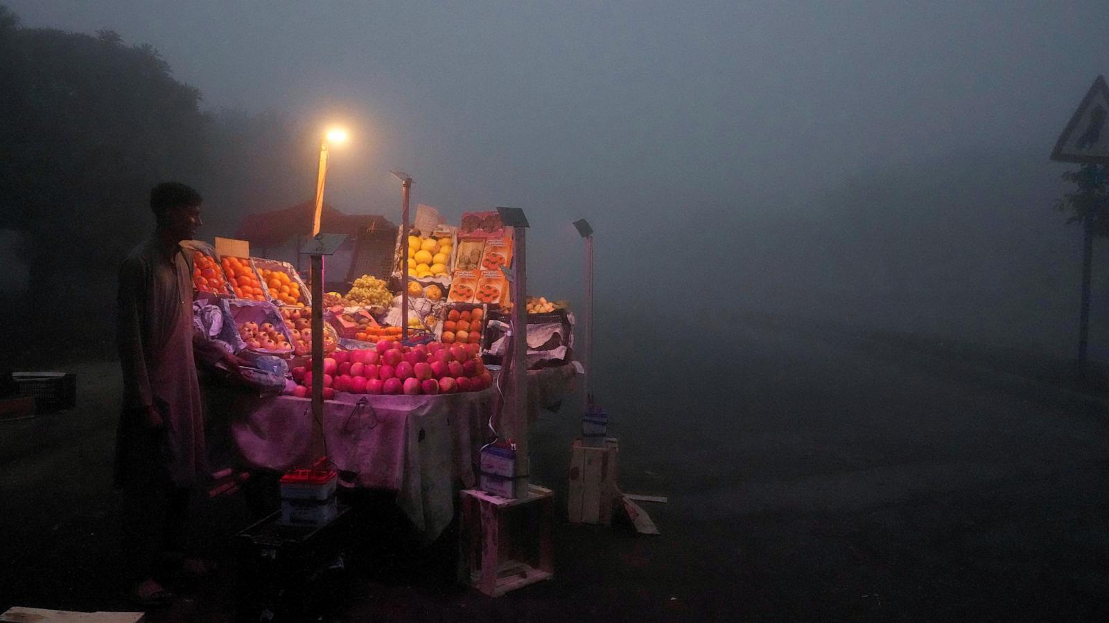 Pakistani province declares health emergency due to smog and locks down two cities