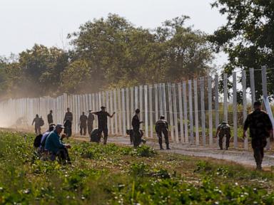 Hungary says it will provide free tickets to Brussels for migrants trying to enter the EU