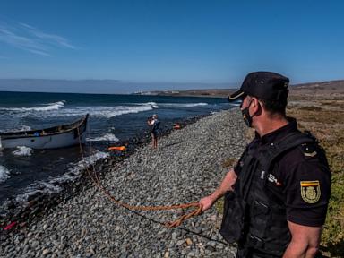 Spain says over 550 migrants reached its Canary Islands in 2 days