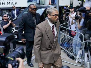  Singer Chris Brown pleads not guilty to 2 further charges over London assault case