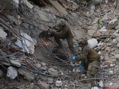 Venezuela quake rescue efforts face delays and logistical challenges in La Guaira