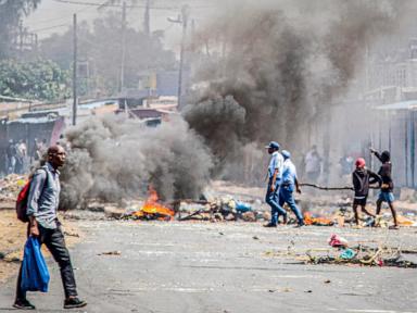 South Africa closes its border again with Mozambique, where post-election violence worsens