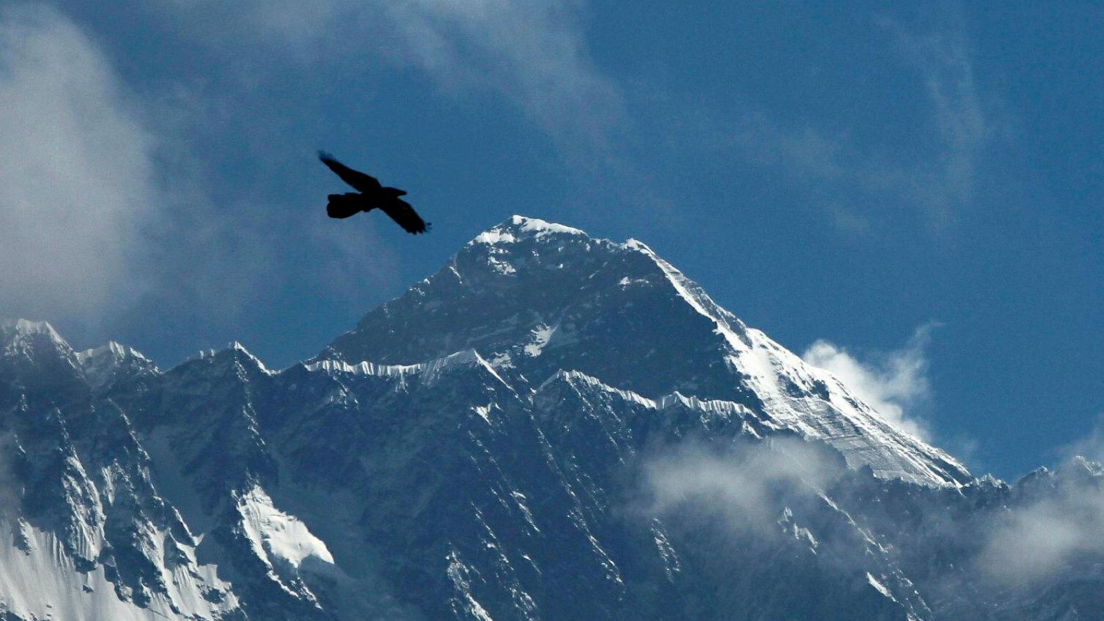Expedition organizers say 2 climbers have died on Mount Everest