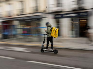 Drivers for Spanish food delivery app Glovo will become full-time employees