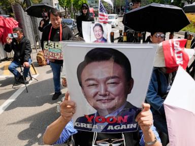 S. Korean court sentences ex-Pres. to 7 years for charges including resisting arrest