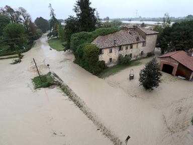 Floods in Central Europe threaten new areas. Heavy rains also flood parts of Italy