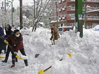 Heavy snow hits northern Japan, disrupting daily life