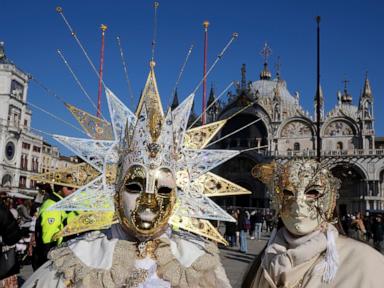 Venice Carnival opens with biodegradable streamers and ode to Casanova