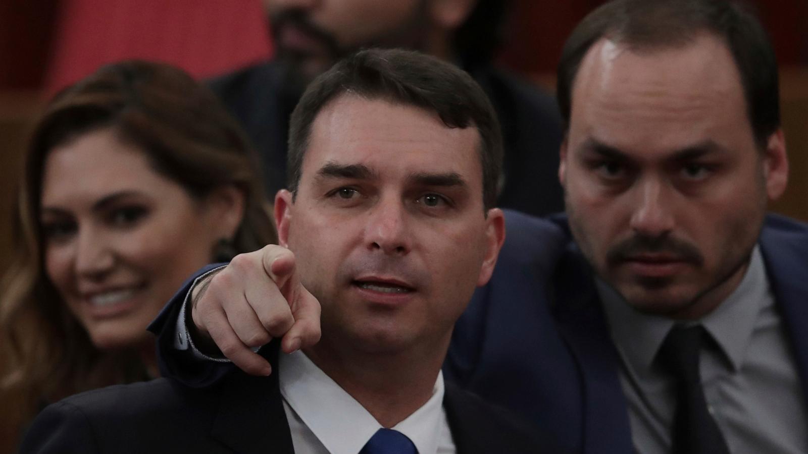 Flávio Bolsonaro’s departure to the US sparks a flurry of viral Brazilian memes