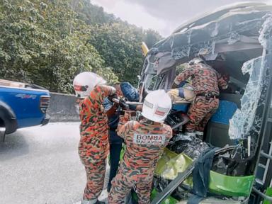 1 dead and 12 injured after bus carrying Japanese tourists smashes into truck in Malaysia