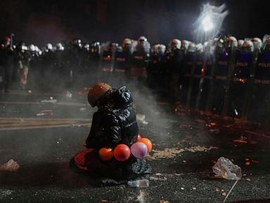 Detained Istanbul mayor faces 2nd day of questioning as protests intensify