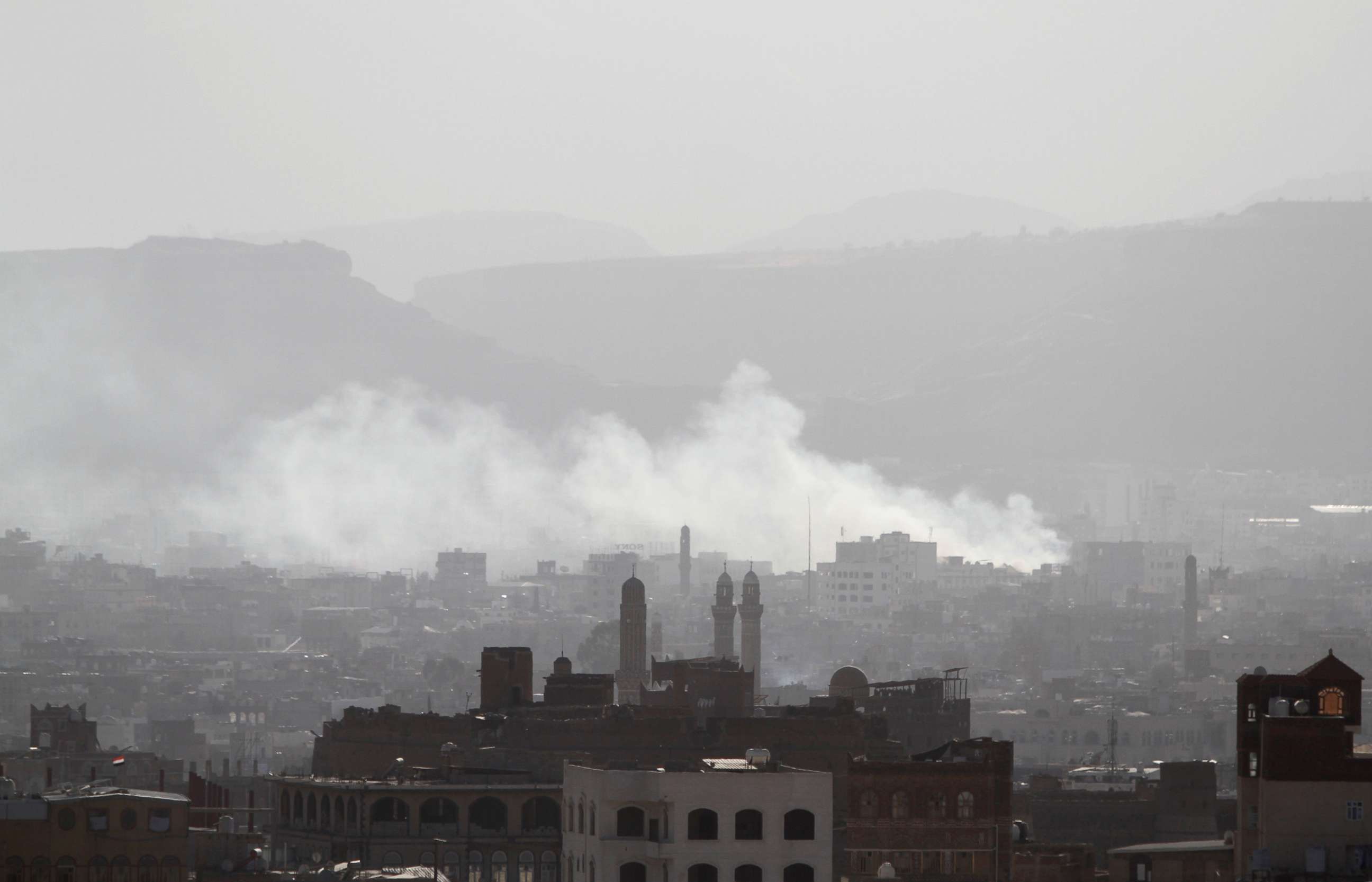 PHOTO: Smoke rises from areas where Houthi fighters clashed with forces loyal to Yemen's former president Ali Abdullah Saleh, who was killed, in Sanaa, Yemen Dec. 4, 2017.