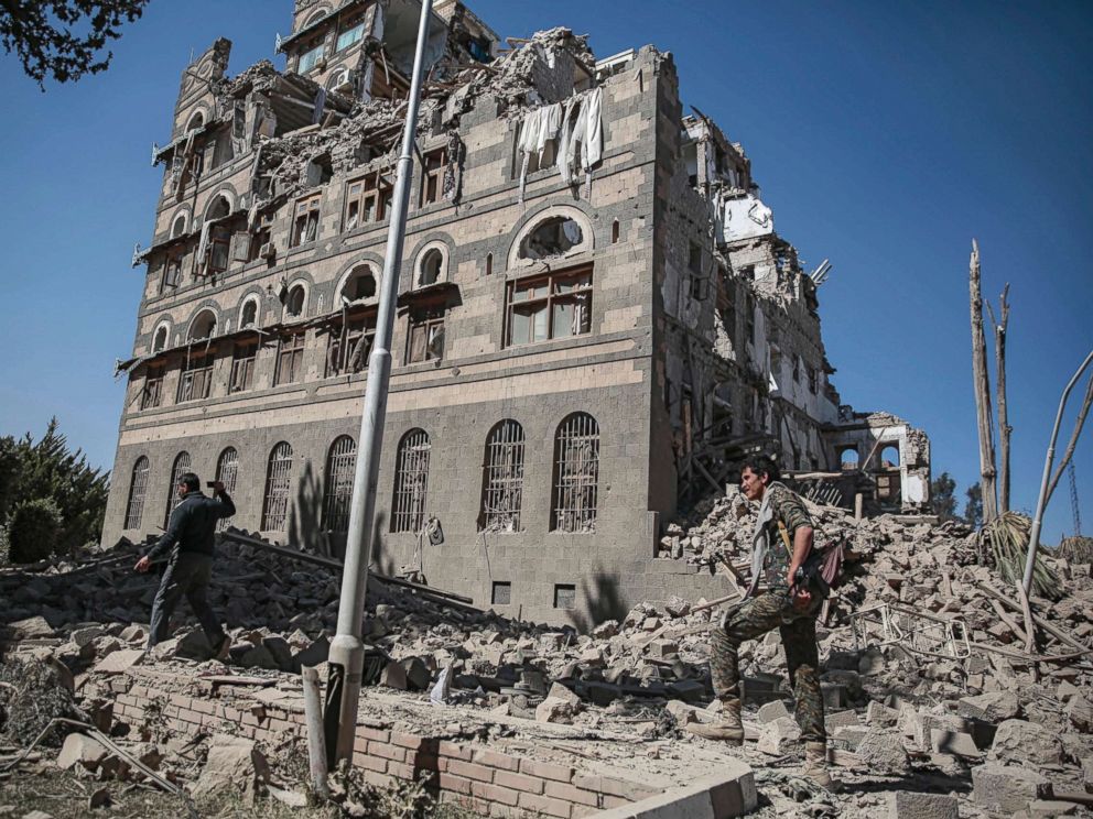 PHOTO: Houthi Shiite rebels inspect the rubble of the Republican Palace that was destroyed by Saudi-led airstrikes, in Sanaa, Yemen, Dec. 6, 2017.