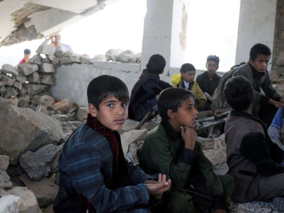 PHOTO: Yemeni students attend classes on the first week of a new school year at a public school bombed by Saudi-led airstrikes in Ibb, Yemen, Oct. 18, 2017.