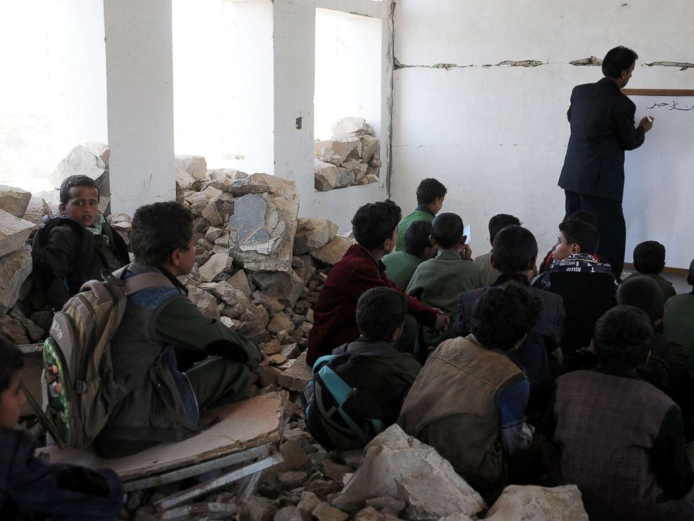 PHOTO: Yemeni students attend classes on the first week of a new school year at a public school allegedly bombed by Saudi-led airstrikes in Ibb, Yemen, Oct. 18, 2017.