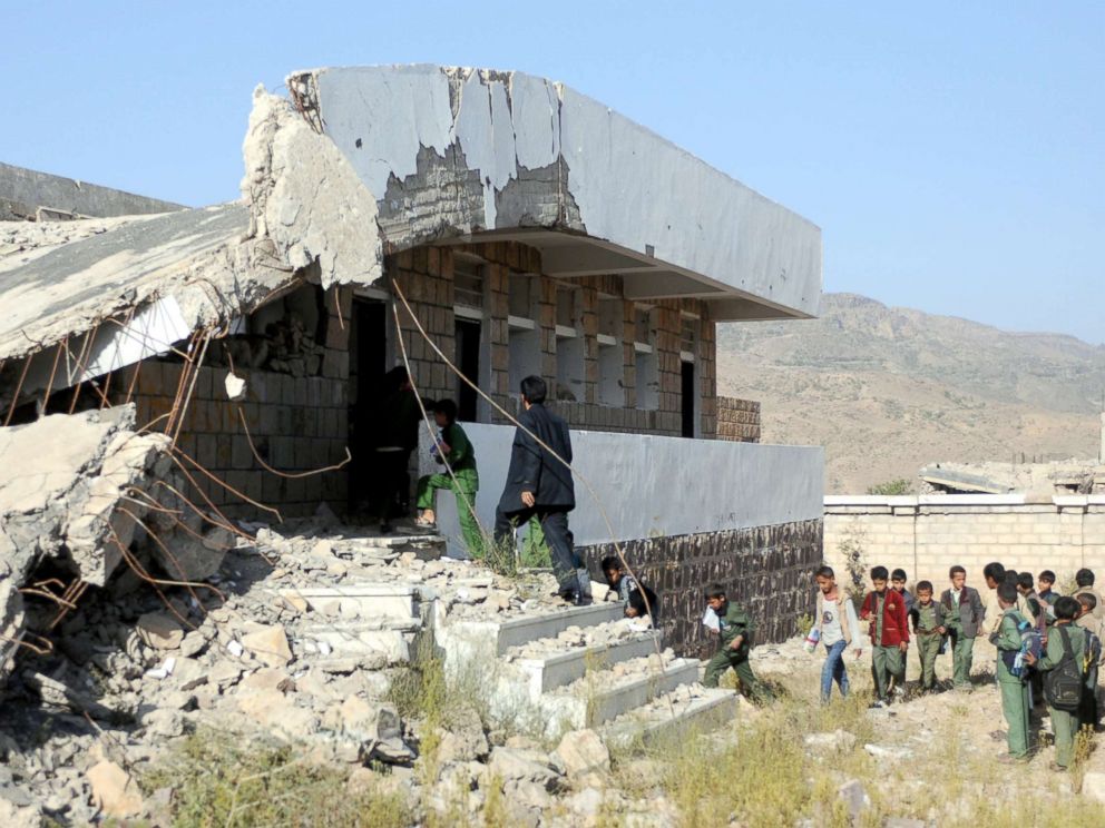 PHOTO: Yemeni students attend classes on the first week of a new school year at a public school bombed by Saudi-led air strikes in Ibb, Yemen, Oct. 18, 2017.