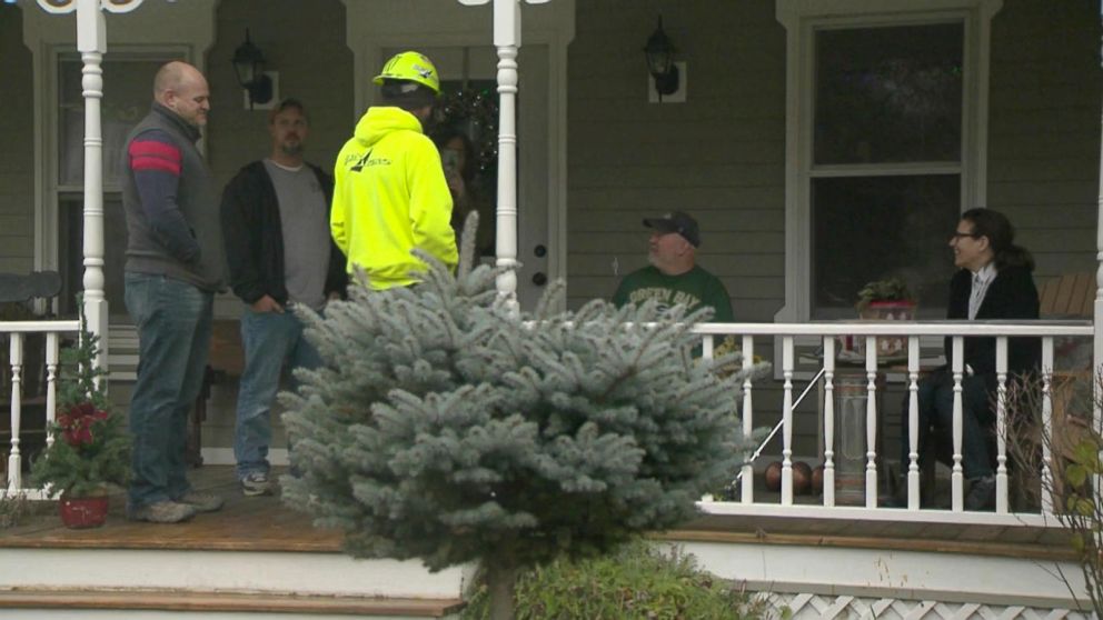 PHOTO: Rich Nowakowski, of Hartland, Wisconsin, was shocked when the construction crew near his house gifted him with Packers tickets, $400 in cash and special team gear.