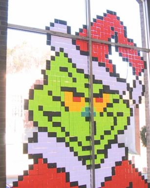 A teacher in Kentucky hopes to spread some joy this holiday season using Post-It Notes.