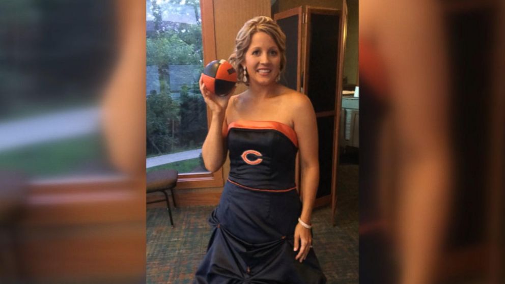 Bride surprises dad by wearing Chicago Bears themed wedding dress for their dance