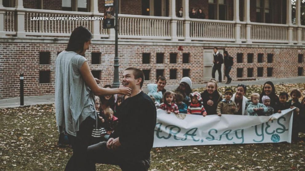 Video Preschoolers help pull off precious marriage proposal for their