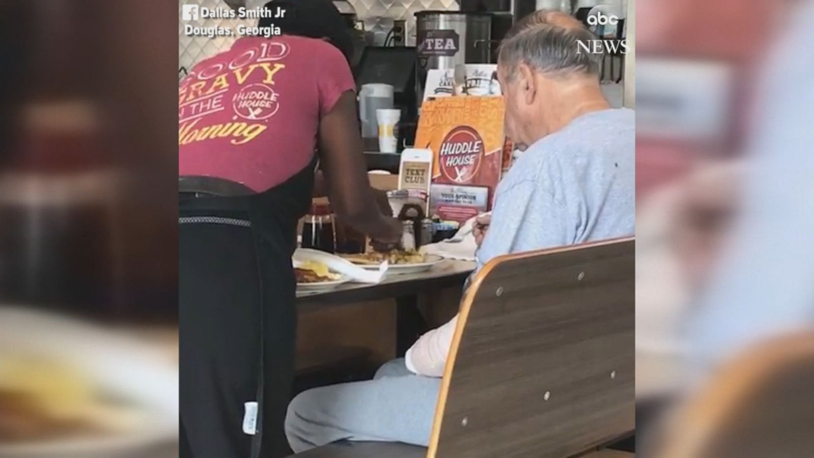 Restaurant worker helps man struggling to cut pancakes in sweet video ...