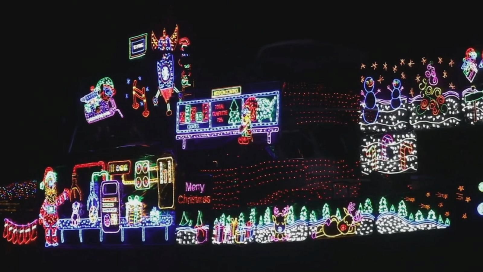 Yachts Don Elaborate Christmas Decorations In Annual Boat Parade Good   191219 Abc Social Boat Parade HpMain 16x9 1600 