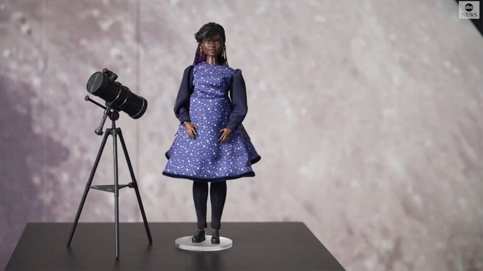 Machtigen capaciteit Eigendom British STEM trailblazer honored with one-of-a-kind Barbie in her likeness  - ABC News