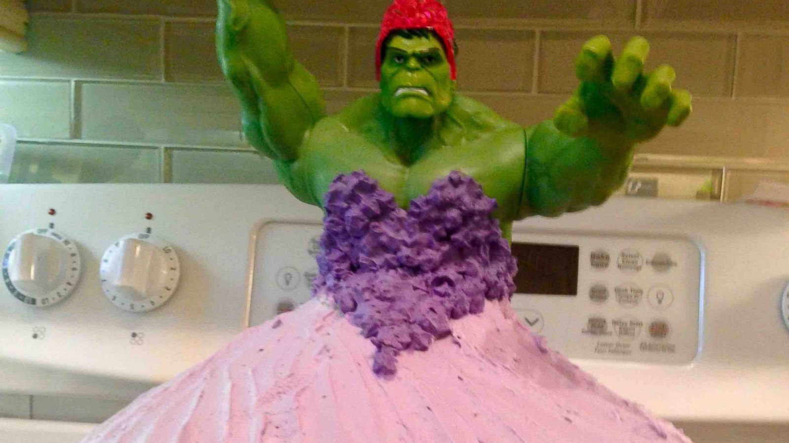 Twin 4 Year Old Girls Hulk Princess Birthday Cake Smashes Sweet Stereotypes Abc News