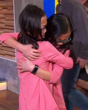 PHOTO: Twins Audrey Doering and Gracie Rainsberry, who were separated at birth, meet for the first time on "Good Morning America," Jan 11, 2017.