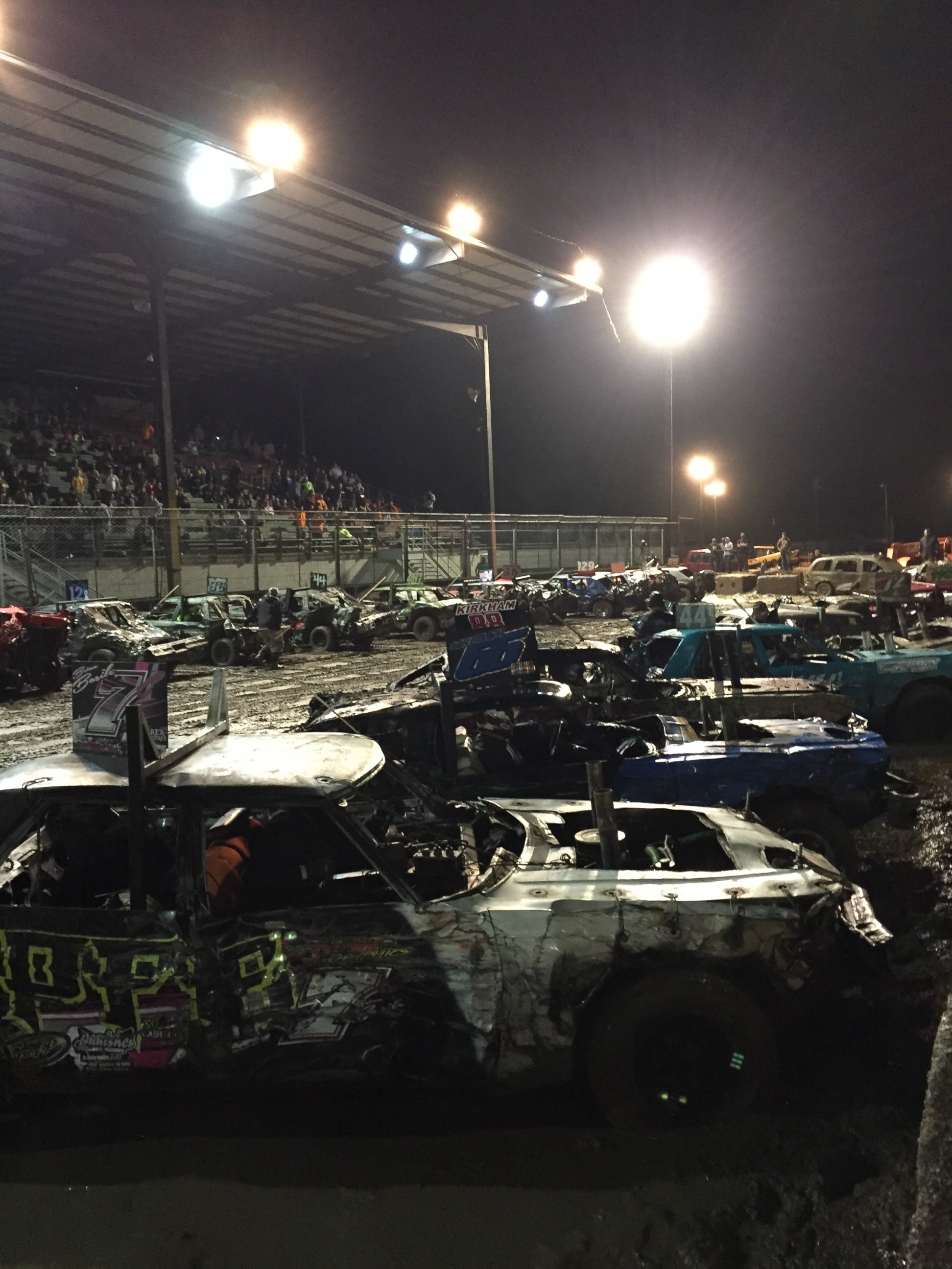 PHOTO: Drivers compete in the finals at Metal Mayhem 2015 in Pecatonica, Illinois.