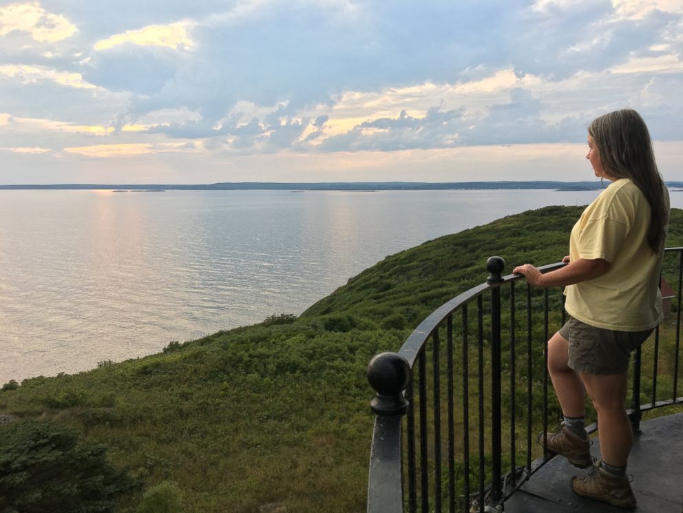 couple-leaves-it-all-behind-for-dream-job-at-remote-lighthouse-abc-news