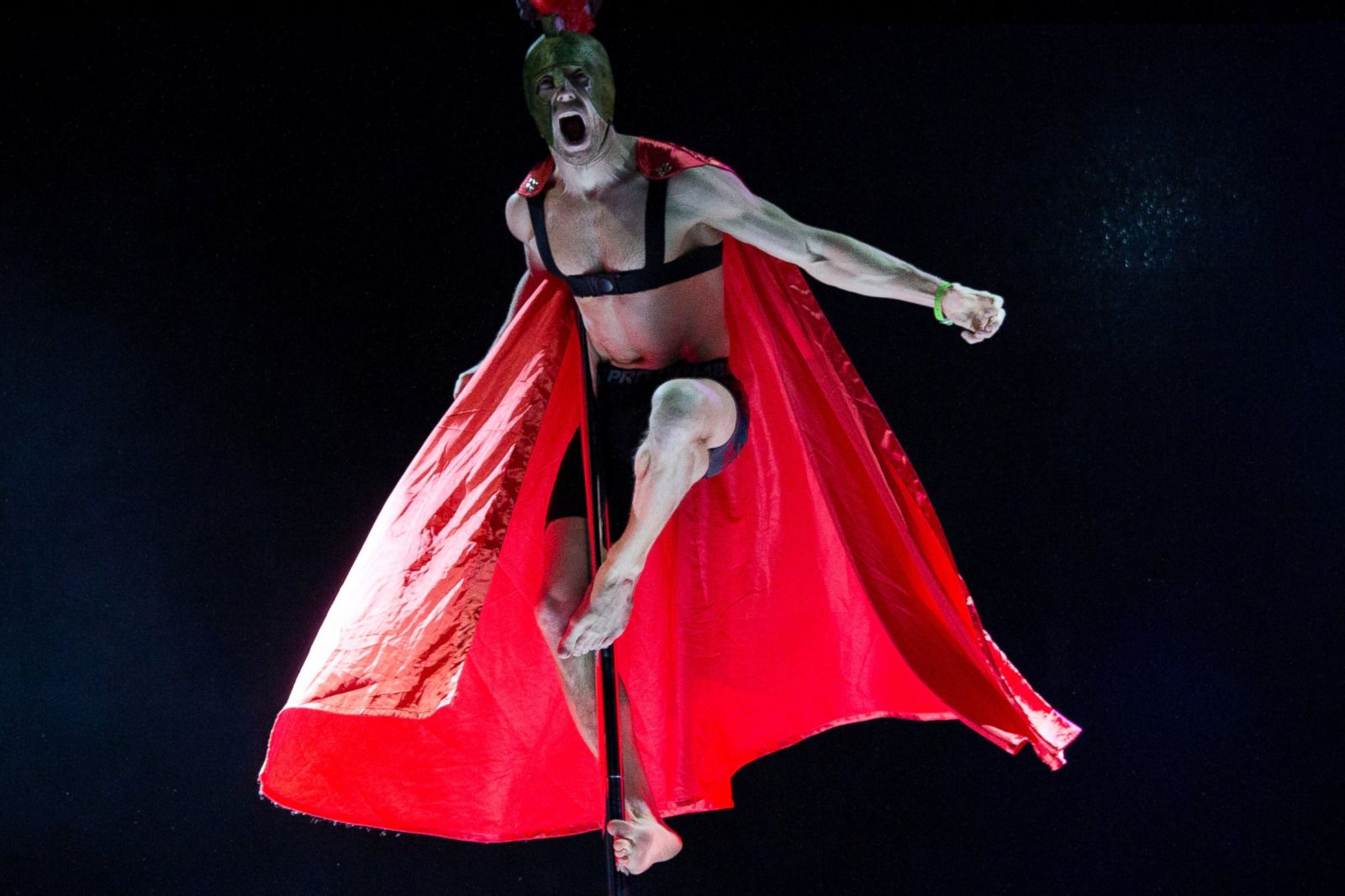 World pole. Кристиан Лебедев воздушная гимнастика. Танец в Красном фраке.