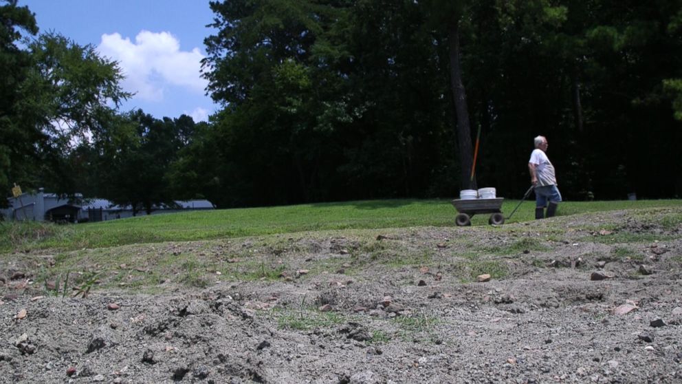 PHOTO: Local digger Al Fling drags a wheelbarrow across Crater of Diamonds State Park in Murfreesboro, Arkansas. 