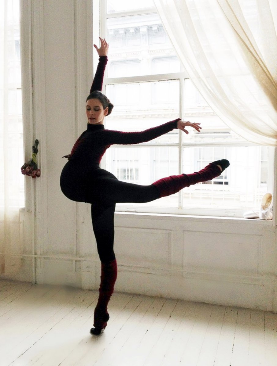 PHOTO: A New York City ballerina has continued dancing into the latest stages of her pregnancy, Dec. 22, 2013.