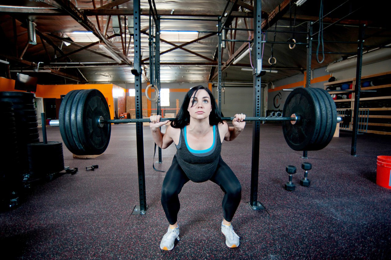 PHOTO: Would you lift weights while pregnant?