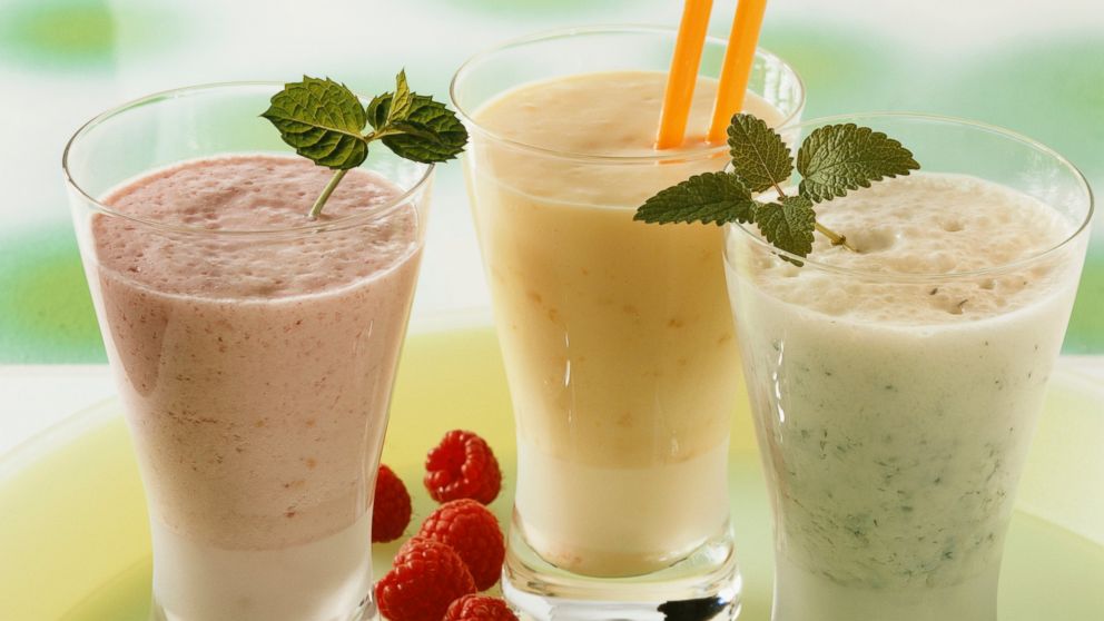 PHOTO: Here's how you can make the perfect breakfast smoothie to help your skin looks its best.