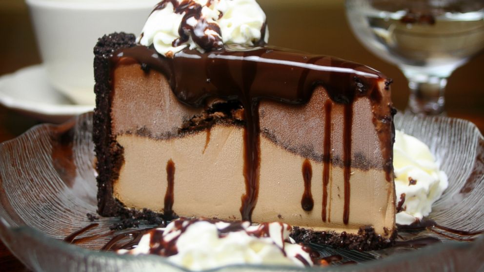 Ice cream cakes are extremely easy to make at home.