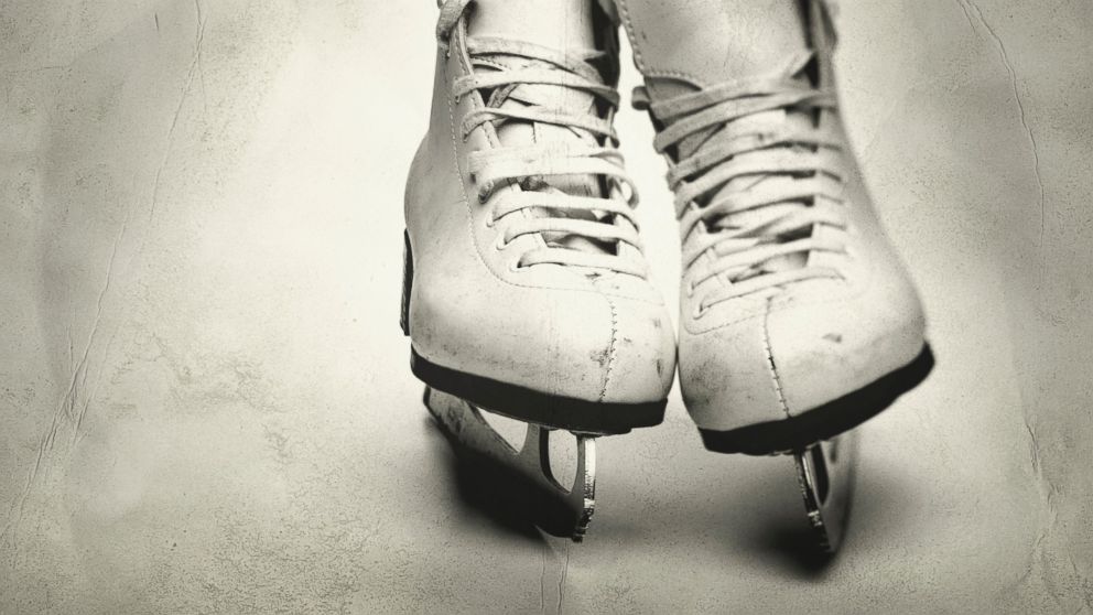 Ice skates are on the TSA list of currently permitted carry-on items.