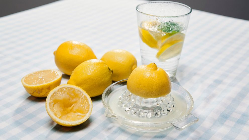 Here are some benefits of using lemon in your water.