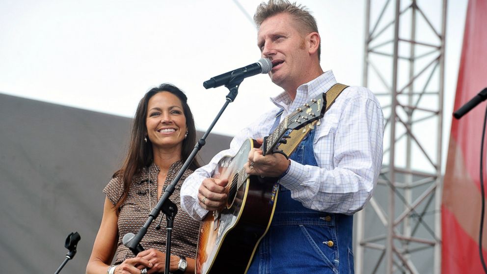 PHOTO: Rory Feek and Joey Feek of the band Joey & Rory perform on the Chevrolet Riverfront Stage during the 2013 CMA Music Festival, June 9, 2013, in Nashville.