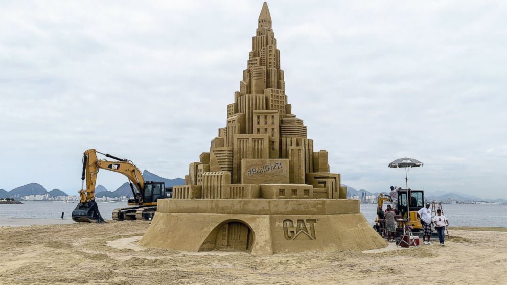PHOTO: View of a 12-meter-high sand castle that aims to be the world highest sand castle in Niteroi, Brazil, Nov. 11, 2014.