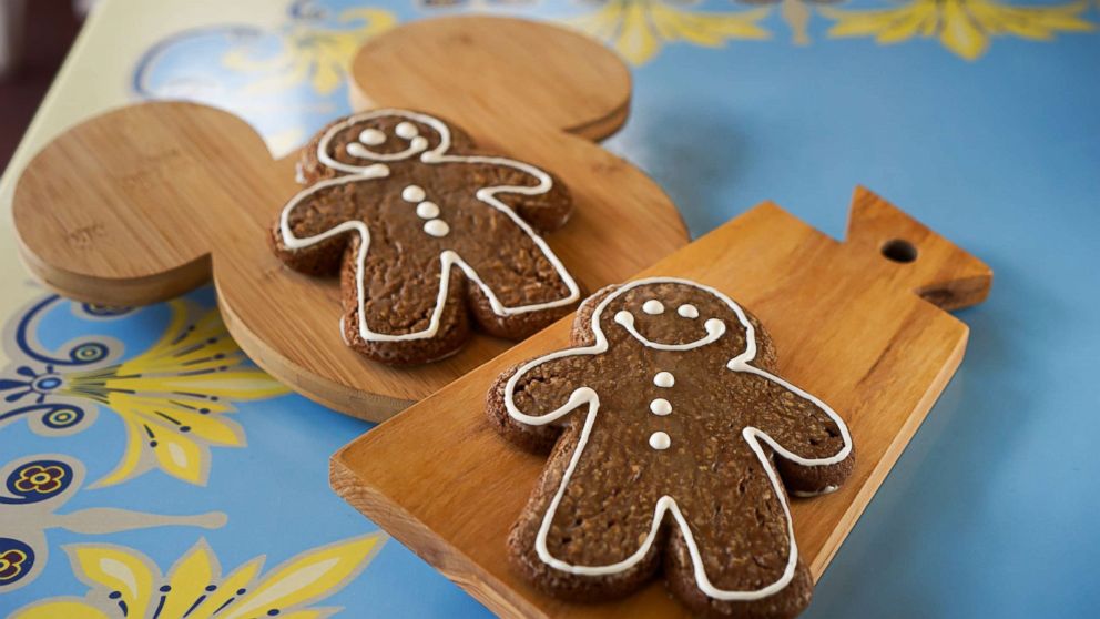 PHOTO: Guests will get into the spirit of the season as they celebrate the Holidays at the Disneyland Resort with festive themed treats like these Classic Gingerbread Man cookies. 
