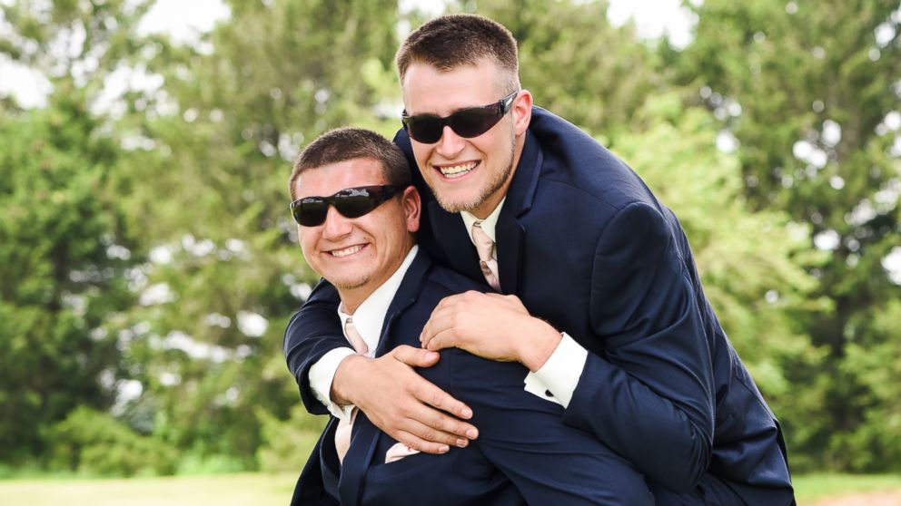 PHOTO: Lindsey Berger’s photographs of a bride, groom and their best man went viral.