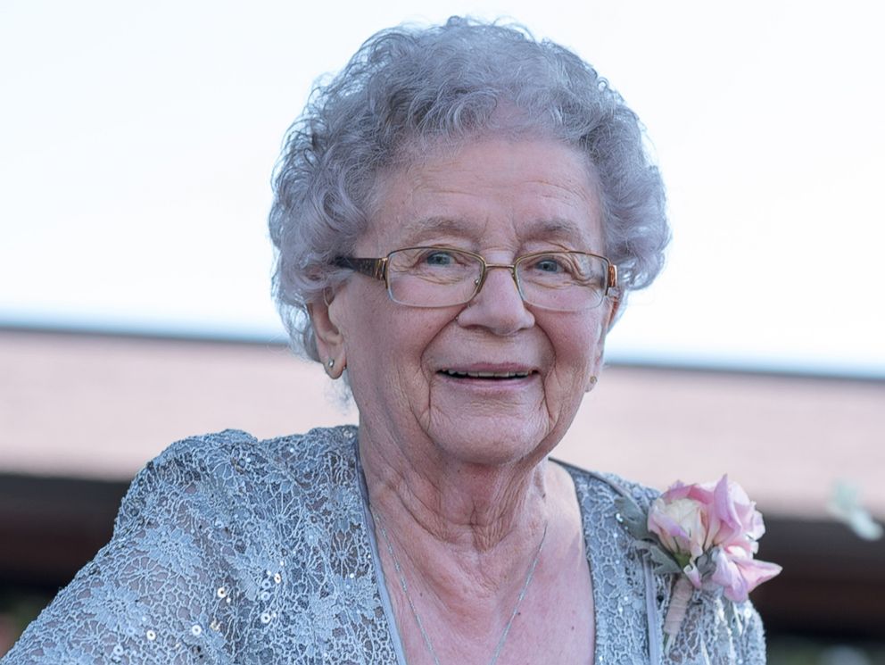 92 Year Old Grandma Shines As Flower Girl In Granddaughter S Wedding Abc News