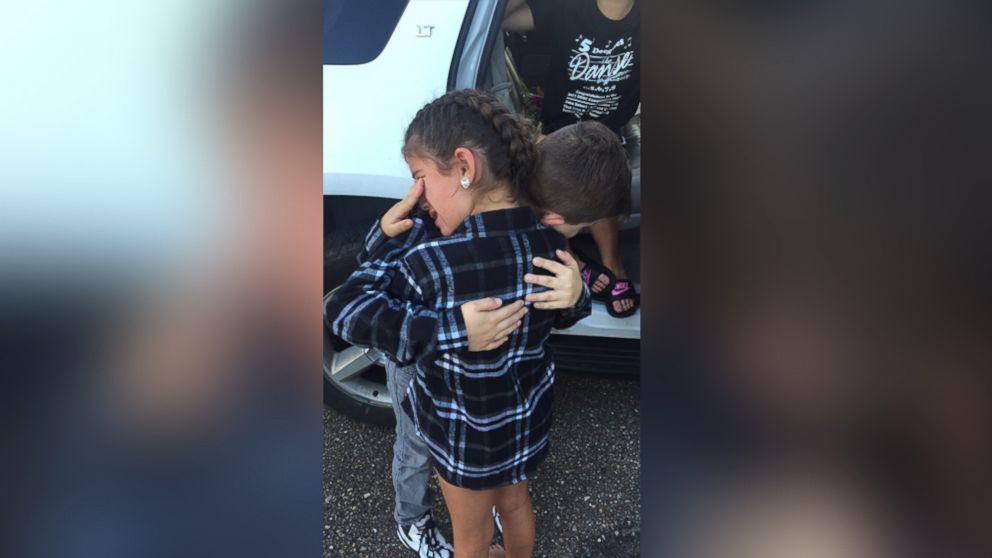 9-year-old best friends Mylee Guillory and Merce Meynardie went viral after a photo of them saying goodbye on June 25, 2017 went viral on Twitter. 
