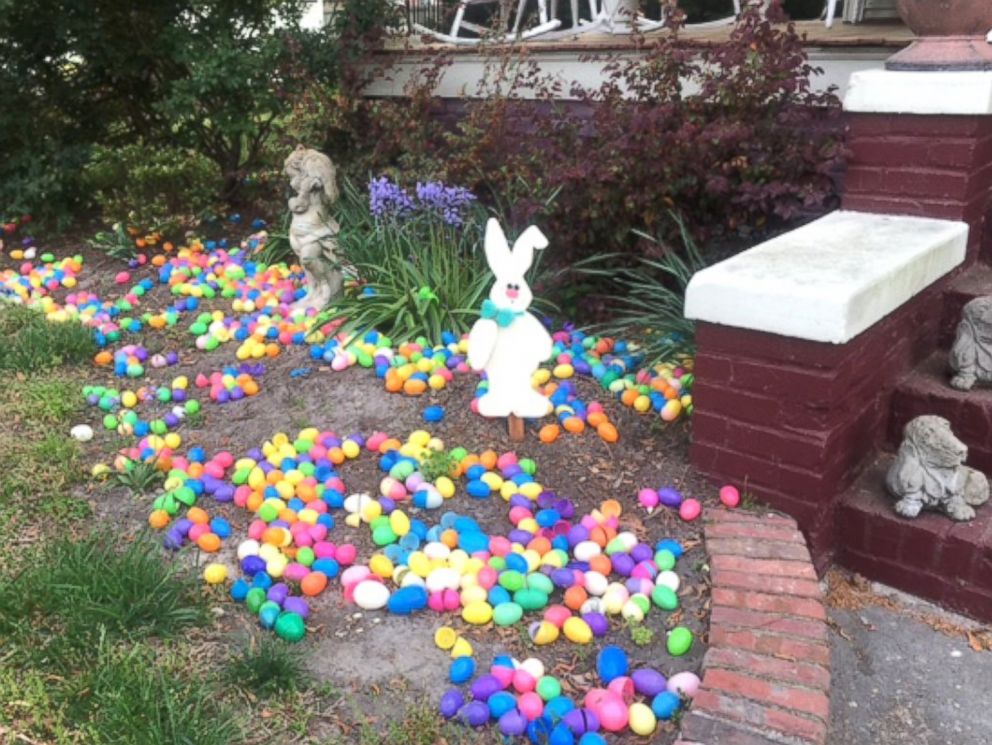 Holidayloving couple shows off epic Easter decorations, including