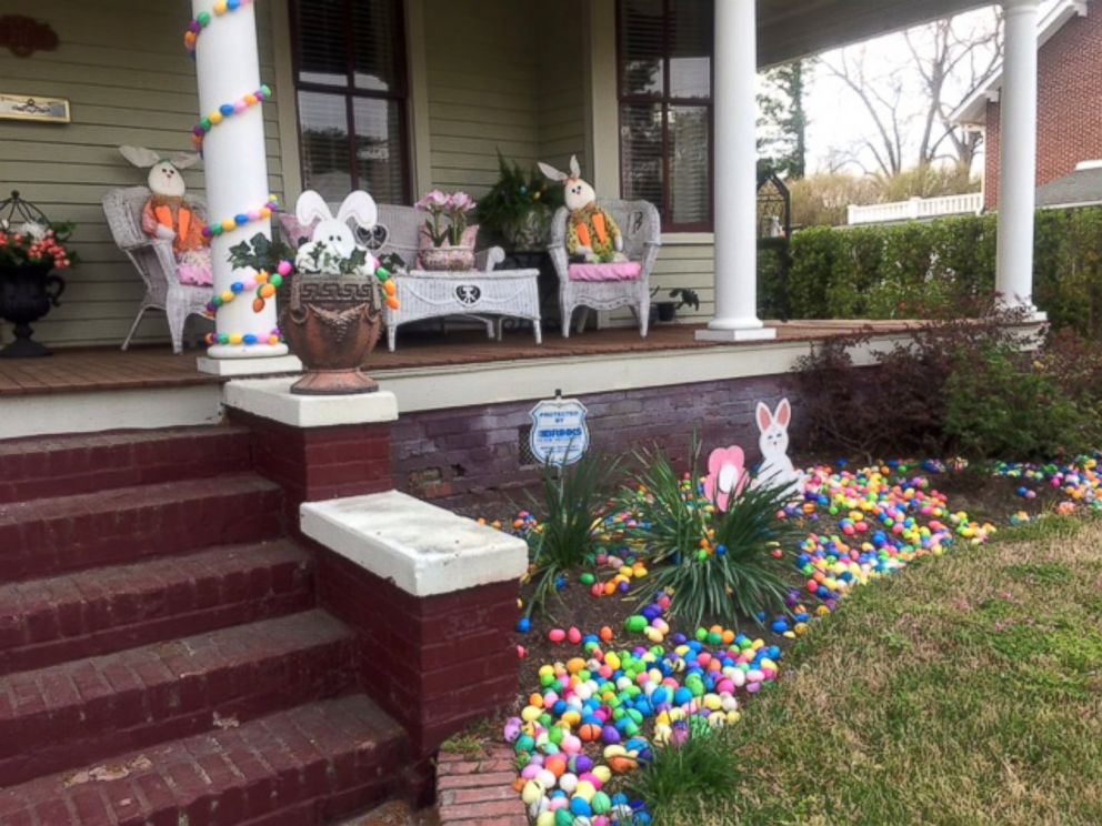 PHOTO: Debbie and Jim Strickland, of Suffolk, Virginia, elaborately decorate their home with 6,000 Easter eggs and lots of bunnies for Easter. 