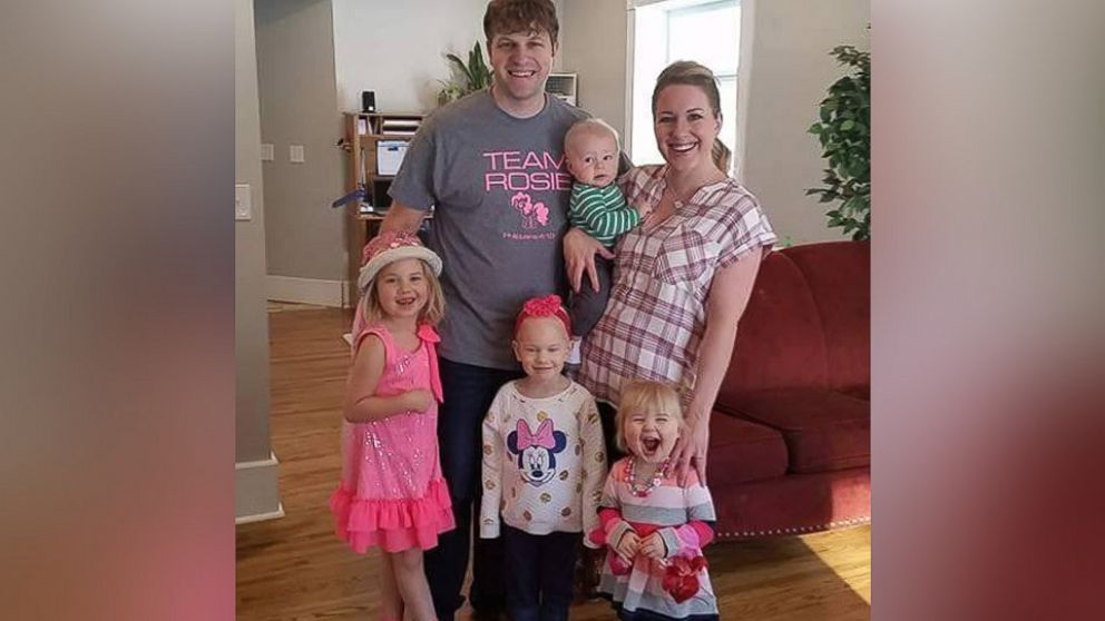 PHOTO: Angie and Aaron Evenson seen in this undated photo with their children, Grace, 5, Rose, 3,Sophia, 2 and Lincoln, 5 months.