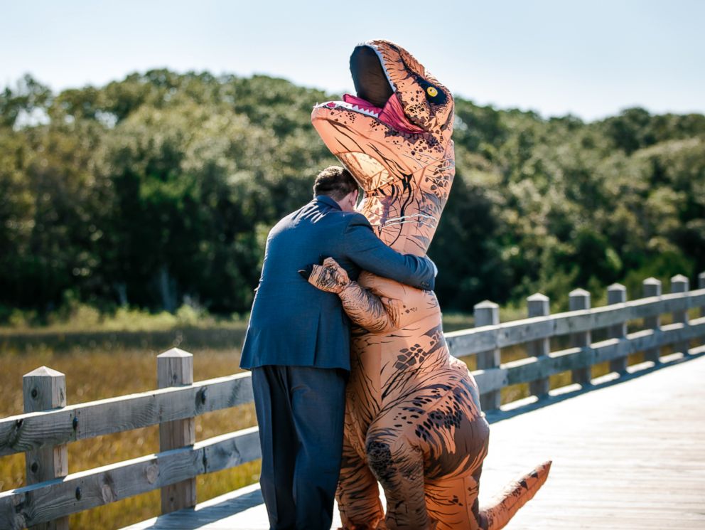 Bride In T Rex Costume Has Roaring Success Surprising Groom At First Look Abc News