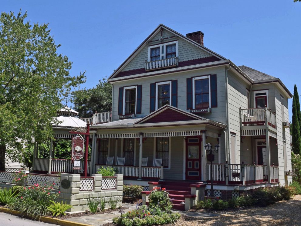 PHOTO: Cedar House Inn